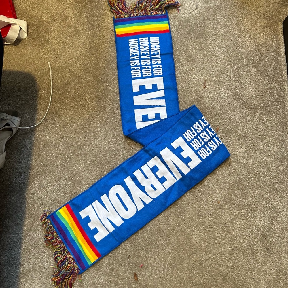 NWOT NY Rangers Celebrate Pride knit jacquard fan scarf.